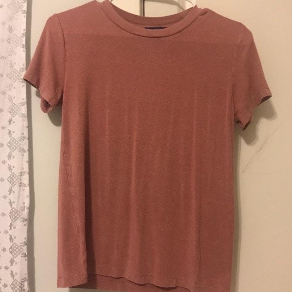 pink tee